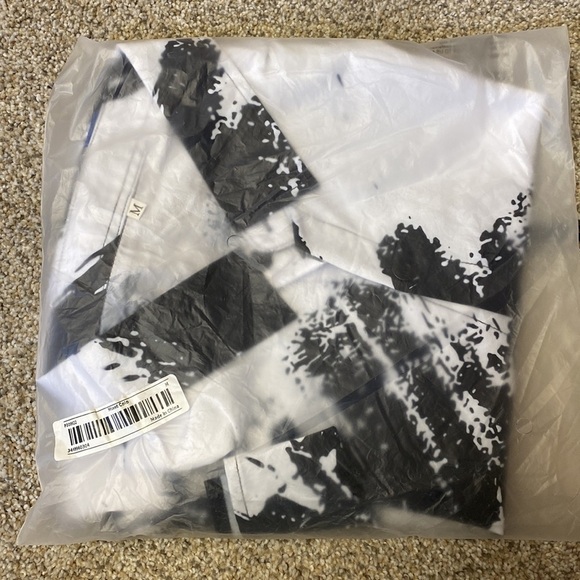 NWOT - Men’s Fashion Abstract Print Casual Short Sleeve Button Down Summer Shirt - Picture 2 of 7